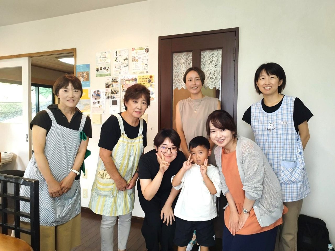 訪問レポート　街の家族　みんなで記念撮影
