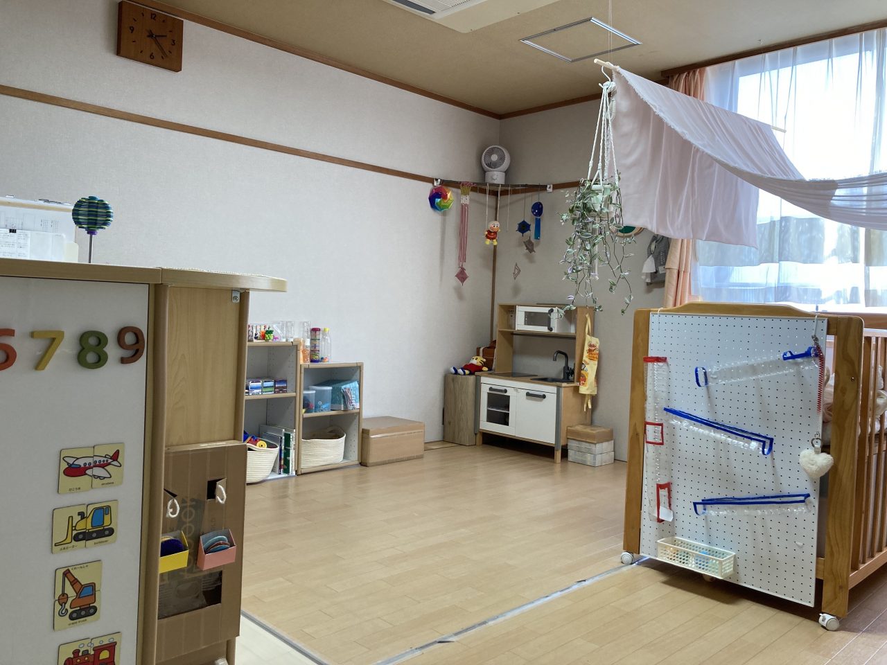 北部地域療育センター内のきょうだい児保育施設「ちょこぽん」内観 