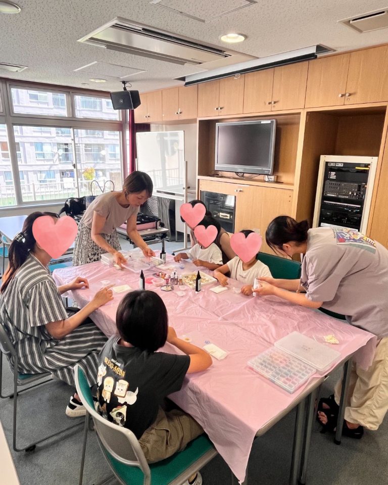 レジンアクセサリーワークショップの様子