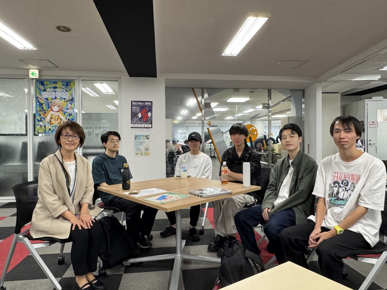 ヨコハマフォントの学生の皆さんと代表の平安山さん