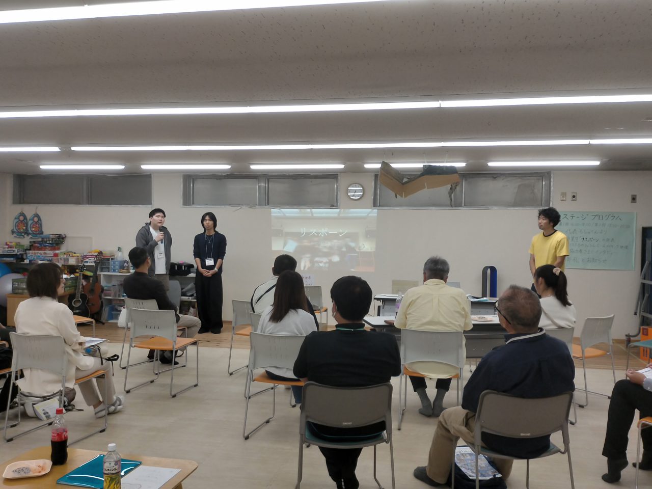 一般社団法人かけはしでの講演の様子。講演後は来場者に囲まれ、質問や相談を受けていました