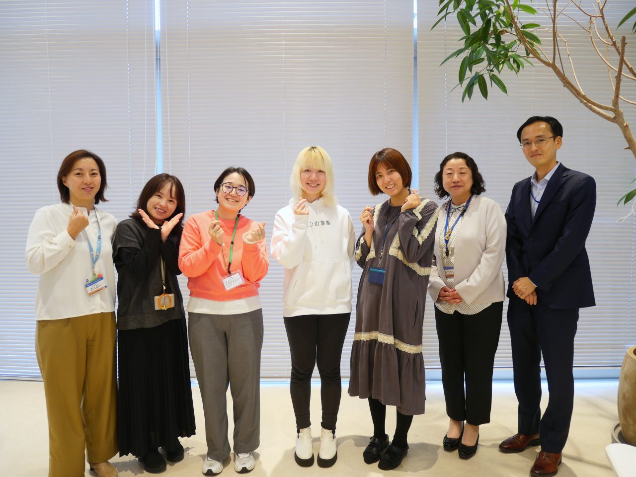 取材に参加したメンバーで記念撮影