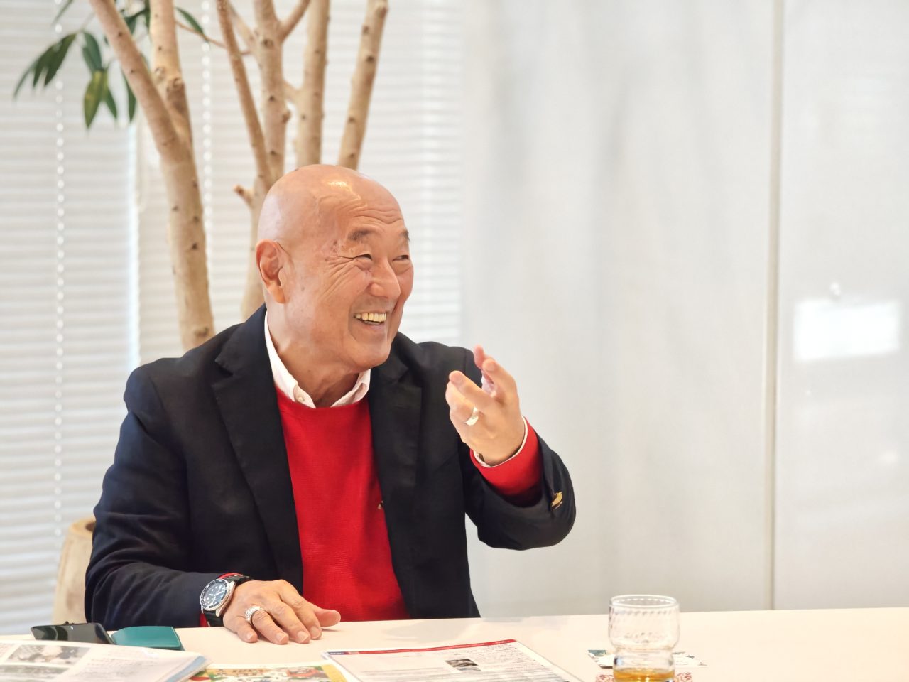 インタビュー中の工藤さんの様子