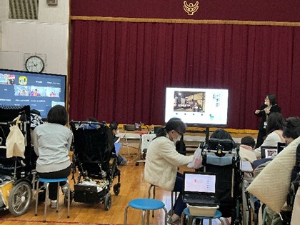 画像9-2　学芸員による出前講義